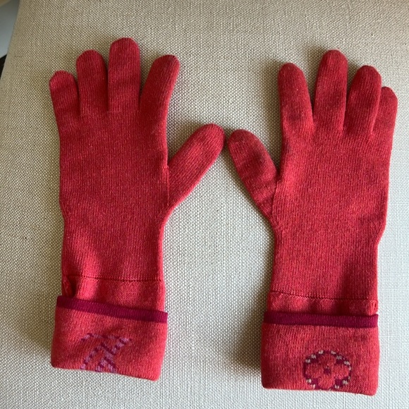 Louis Vuitton Wool Monogram Pop Gloves Red - Picture 2 of 7